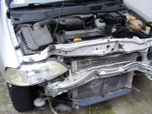 Opel Astra G 1.4 t�r�tt, alkatr�szei