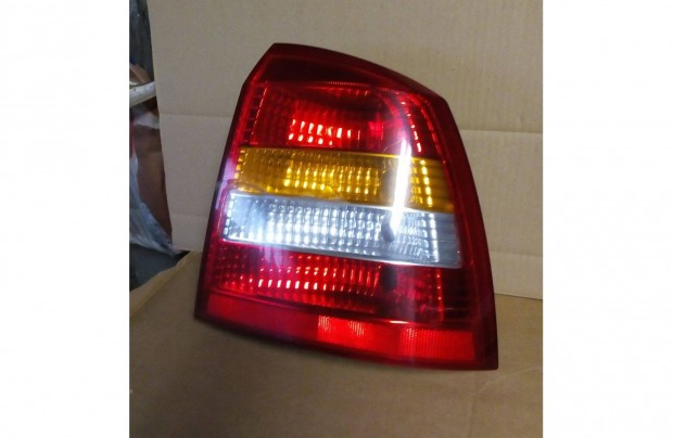 Opel Astra G Jobb Hátsó Lámpa bontott, repedt