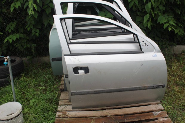 Opel Astra G Jobb els ajt res(118.)