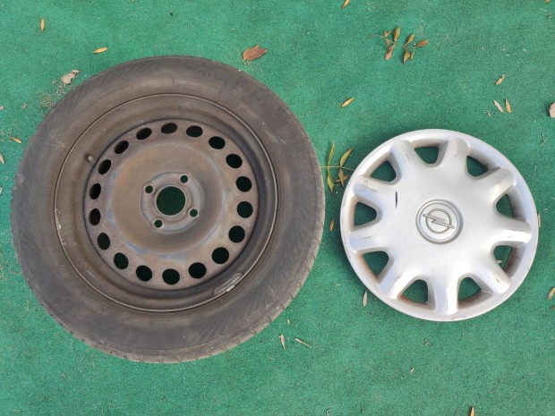 Opel Astra G felni téligumival és eredeti Opel dísztárcsával eladó