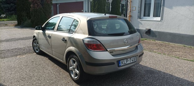 Opel Astra H 1,4 Essentia Szegeden