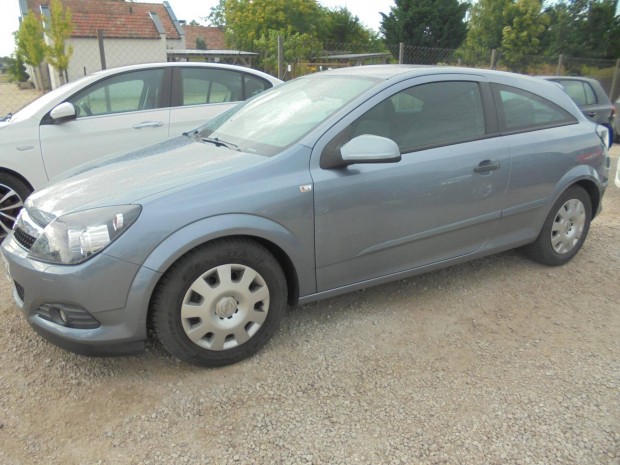 Opel Astra H 1.4 GTC Cosmo Szervizknyves