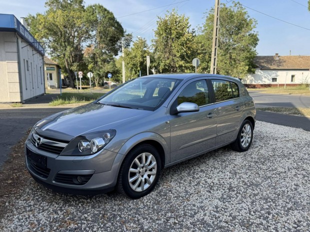 Opel Astra H 1.6 Elegance