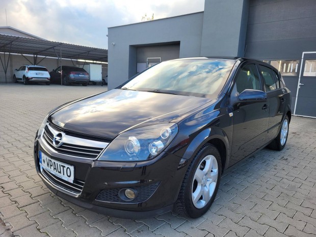 Opel Astra H 1.6 Essentia Xenon!!!Digitklma!!!...