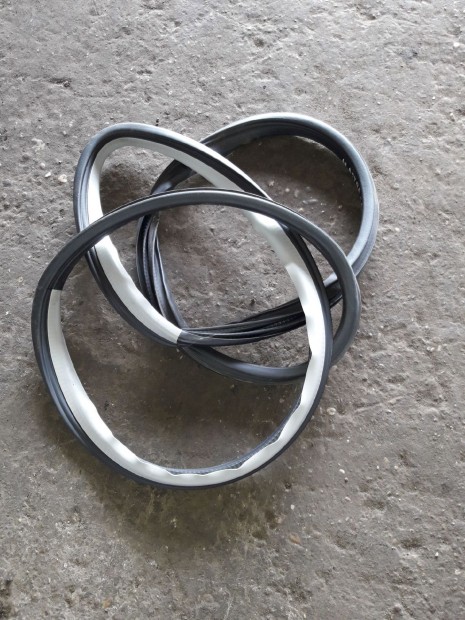 Opel Astra H Jobb Első Ajtó Gumikéder