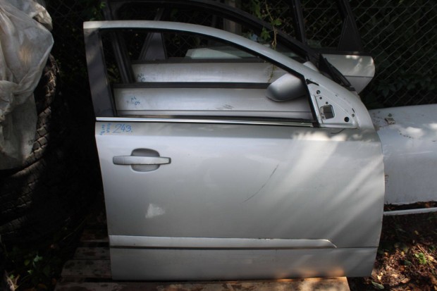 Opel Astra H Jobb első ajtó komplett (243)