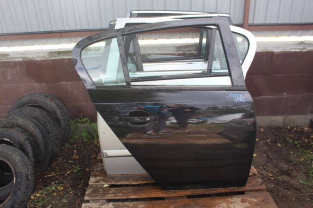 Opel Astra H Kombi Jobb hátsó ajtó komplett (276)