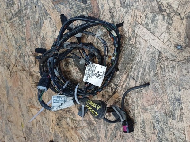 Opel Astra H Kombi  (2004-2009) Csomagt�rajt� K�bel K�teg