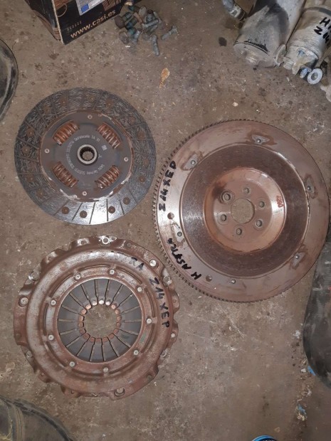 Opel Astra H Kuplung Szett + Egyt�meg� Lendker�k