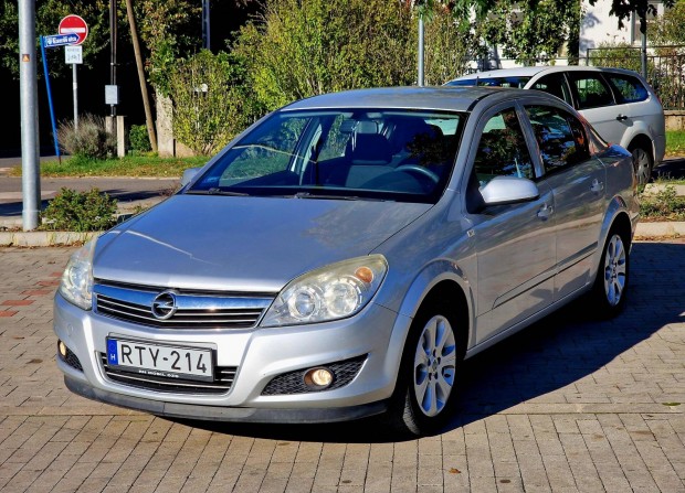 Opel Astra H Sedan 1.6 Cosmo