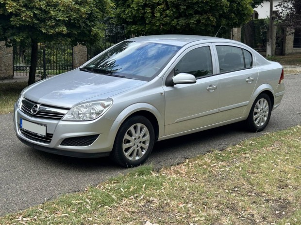 Opel Astra H Sedan 1.6 Enjoy Megkimélt állapotb...