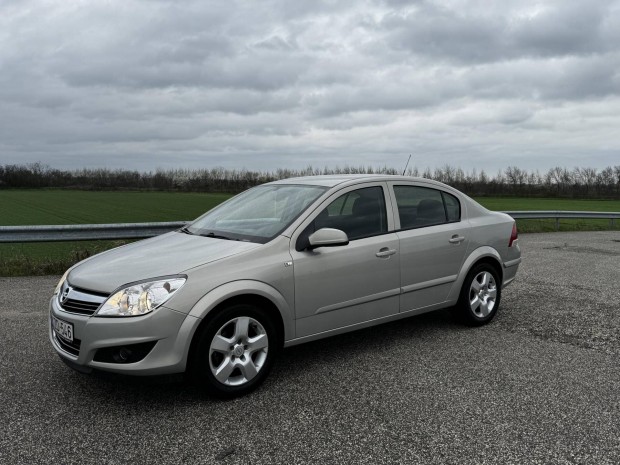 Opel Astra H Sedan 1.6 Essentia Magyarorszgi....