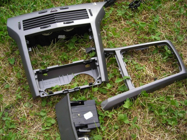 Opel Astra H Utastér műanyag burkolatai / Belső tér alkatrészei