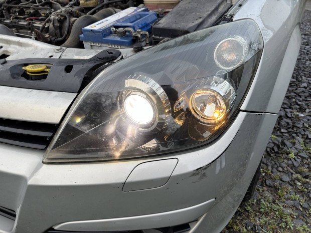 Opel Astra H Xenon f�nysz�r� els� l�mpa p�r 