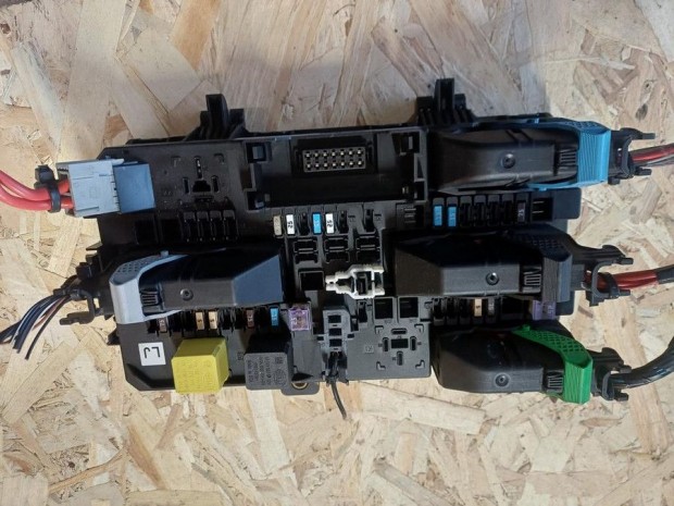 Opel Astra H (2004-2009) Biztos�t�k T�bla