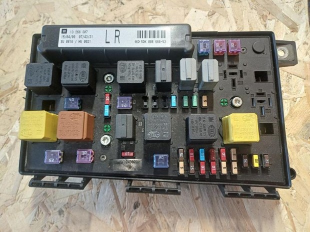 Opel Astra H (2004-2009) Biztos�t�k T�bla