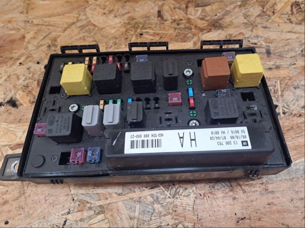 Opel Astra H (2004-2009) Biztos�t�k T�bla