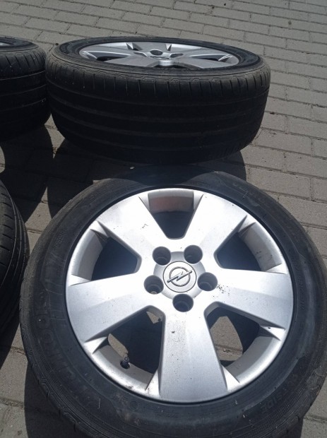 Opel Astra H alufelni nyári gumival eladó