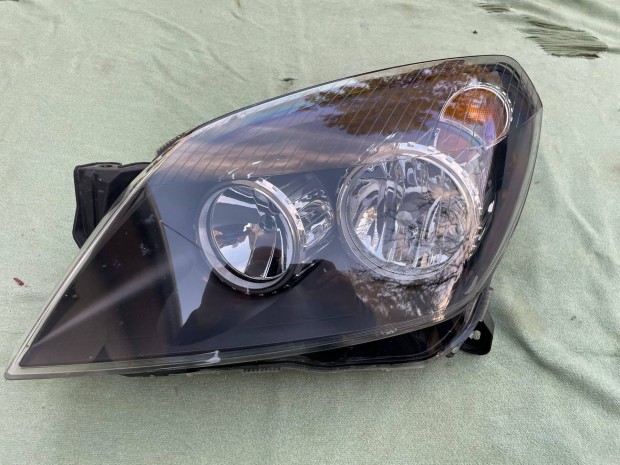 Opel Astra H bal els� f�nysz�r�