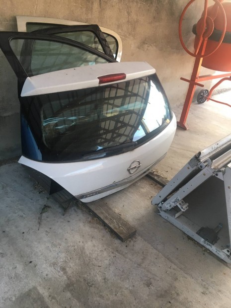 Opel Astra H csomagtr ajt csomagtrajt 