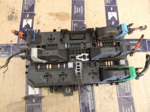 Opel Astra H csomagtr biztostktbla 13145017