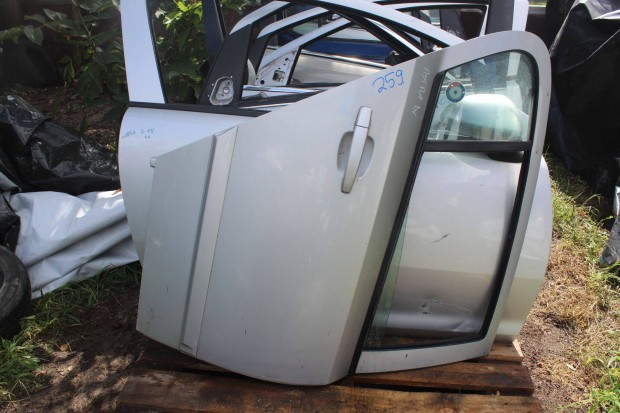 Opel Astra H jobb hátsó ajtó komplett(259)
