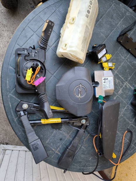 Opel Astra H l�gzs�k szett ind�t� �tvezet� �v fesz�ot� m�szerfal 