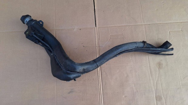 Opel Astra H tankbetöltő cső 13118437