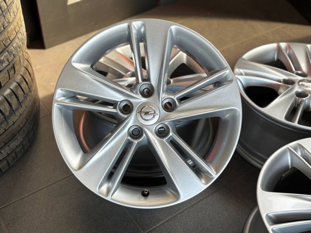 Opel Astra Insignia 17" 5x115 gyári alufelni eladó 17 coll