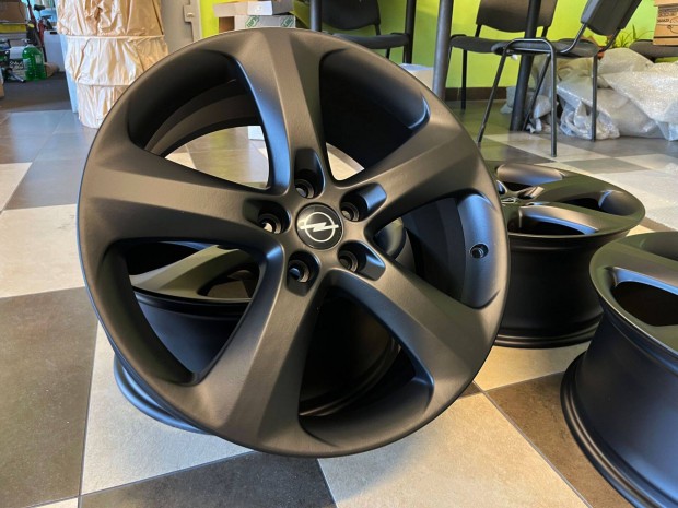 Opel Astra Insignia 19" 5x115 fekete gyri alufelni elad 19 coll