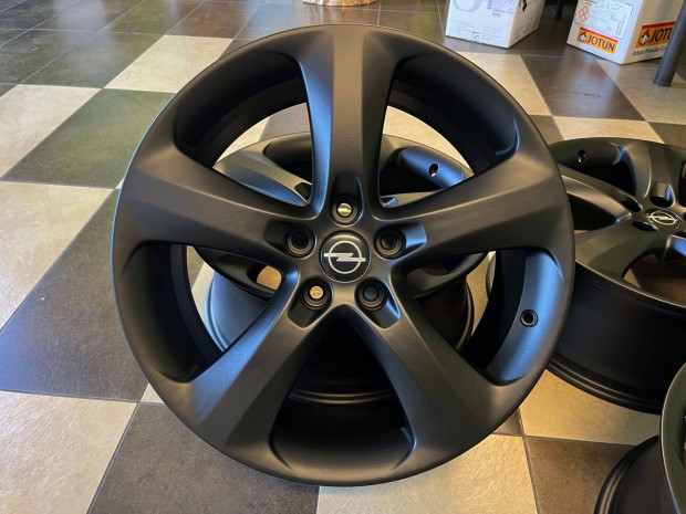 Opel Astra Insignia 19" 5x115 fekete gyri alufelni elad 19 coll