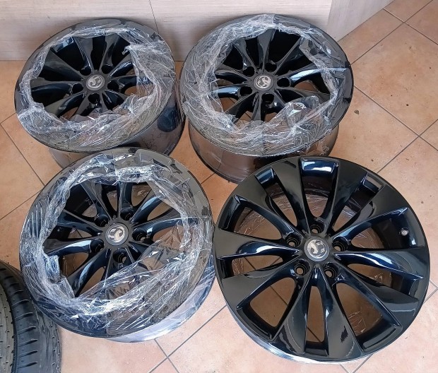 Opel Astra J 18" alufelni garnitúra (5x115) feketére szinterezve