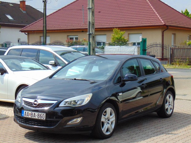 Opel Astra J 1.4 Cosmo 135000Km!Szervizkönyv!Ül...