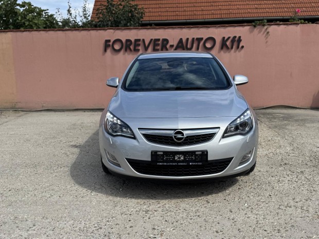 Opel Astra J 1.4 Cosmo Xenon! Ülésfűtés! Kormán...