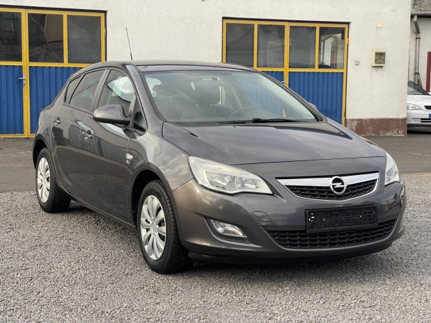 Opel Astra J 1.4 Cosmo ++Félbőrülések++Tolradar...