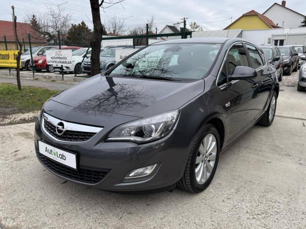 Opel Astra J 1.4 Cosmo / Vgig vezetett szerviz...