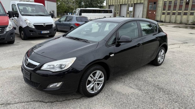 Opel Astra J 1.4 Enjoy Alkalmi Vétel. Kevés Km