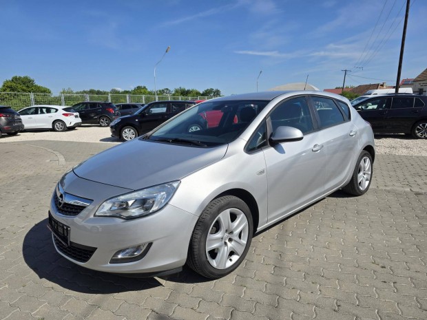 Opel Astra J 1.4 Enjoy Digitklíma. Ülés És KORM...