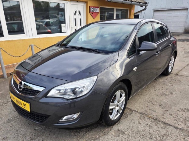 Opel Astra J 1.4 Essentia