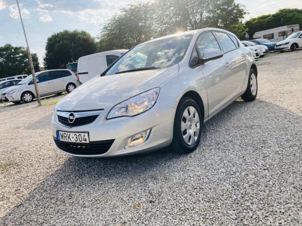 Opel Astra J 1.4 Essentia Kamatmentes Részletre...