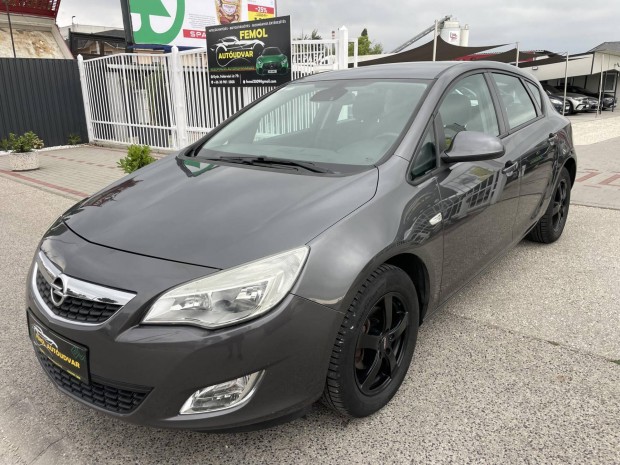Opel Astra J 1.4 Selection Megkímélt! Végig Sz....