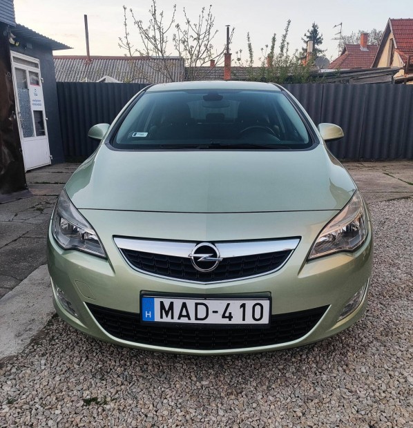 Opel Astra J 1.4 Selection Mo-i autó újszerű ál...