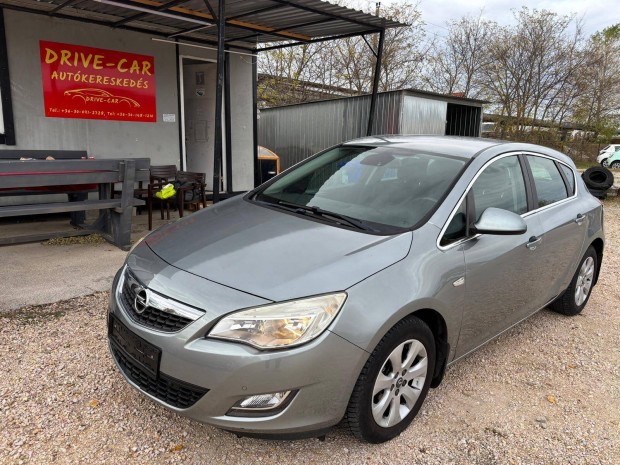 Opel Astra J 1.4 Selection Silver Blade Edition