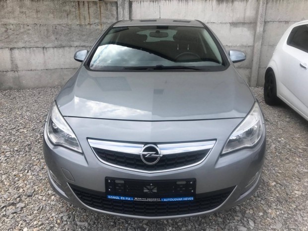 Opel Astra J 1.4 Sport