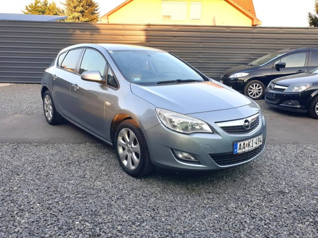 Opel Astra J 1.4 Sport Friss szervz - szervzk...