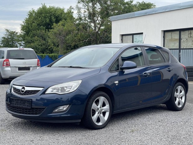 Opel Astra J 1.4 Sport ++Gyárihibátlanautó+Végi...