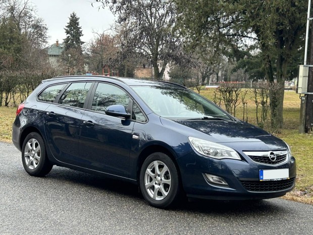 Opel Astra J 1.4 T Active Vezetett Szerv�zk�nyv...