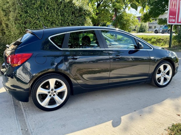 Opel Astra J 1.4 T Cosmo 19-es Alufelni//Egyedi...