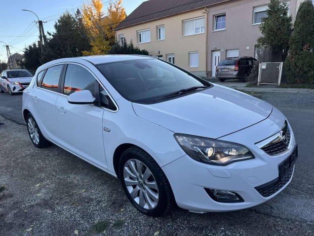 Opel Astra J 1.4 T Cosmo BI-Xenon