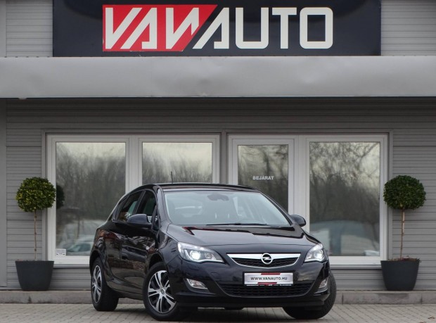 Opel Astra J 1.4 T Cosmo BI'Xenon-1.Tulaj-SZERV...